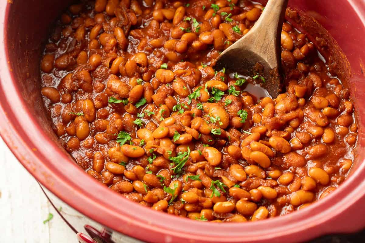 Sweet & Smoky Crock Pot Baked Beans: Perfect for Any BBQ or Potluck